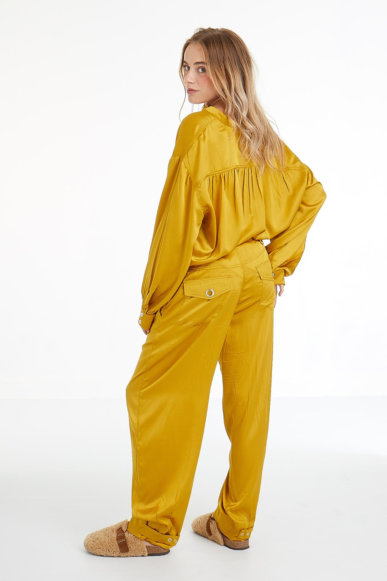 PANTALON SABLIER EN SOIE-HEURE DOREE